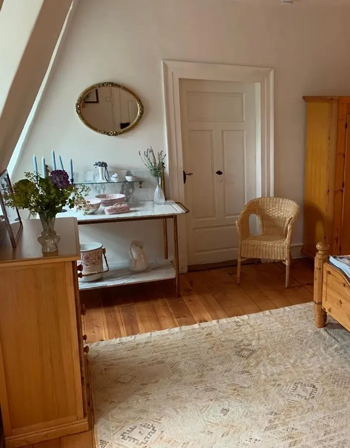 Private Apartment In Historic Castle From 1608 With Tenniscourt Zeitlofs
