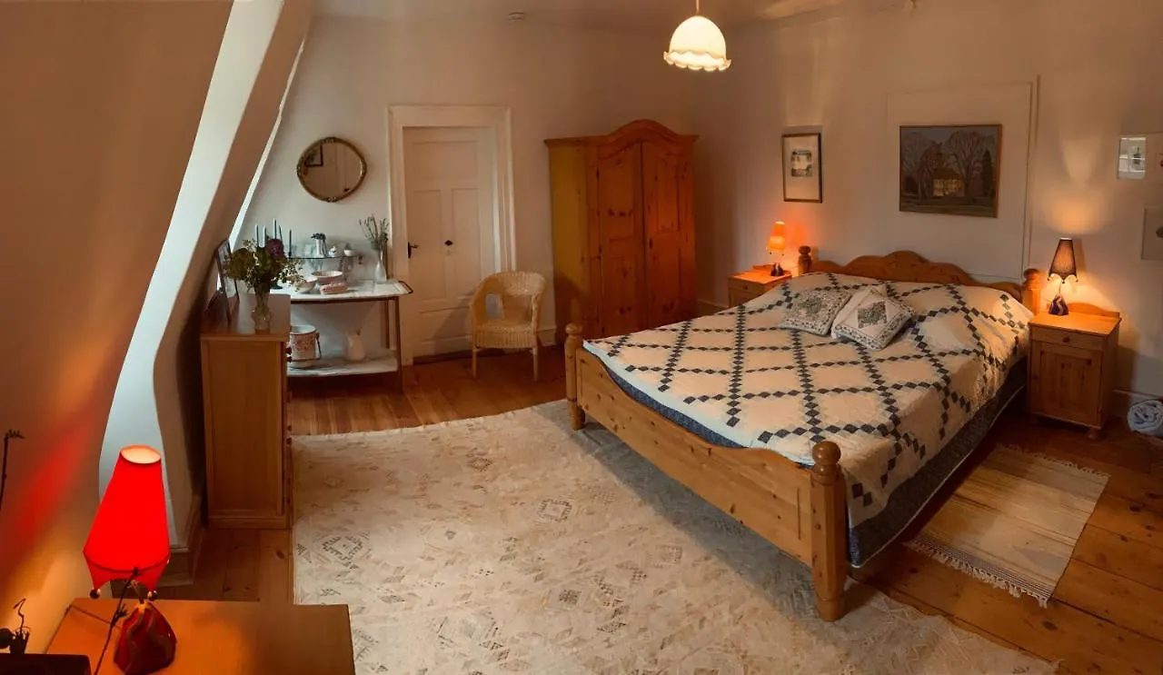 Private Apartment In Historic Castle From 1608 With Tenniscourt Zeitlofs