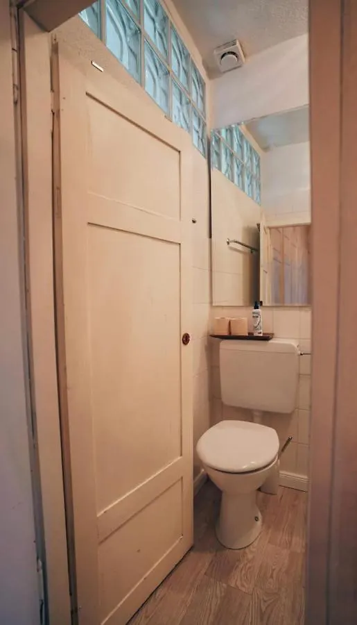 Private Apartment In Historic Castle From 1608 With Tenniscourt Zeitlofs Germany
