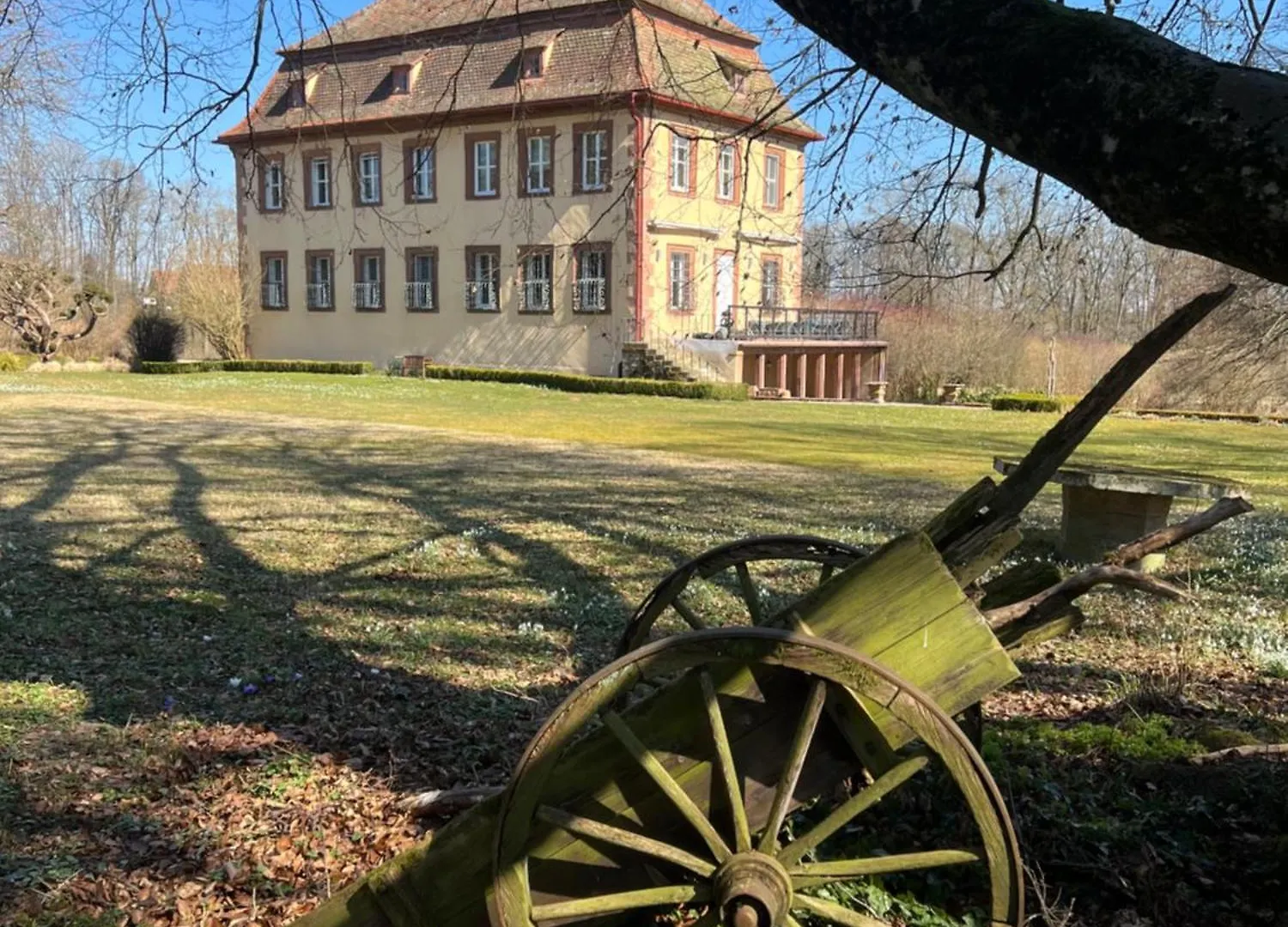 Private Apartment In Historic Castle From 1608 With Tenniscourt Zeitlofs