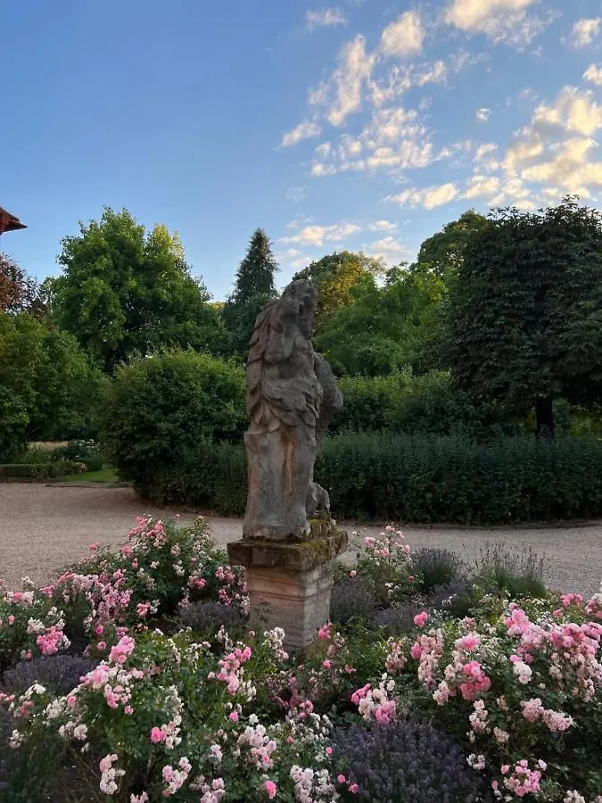 Private Apartment In Historic Castle From 1608 With Tenniscourt Zeitlofs
